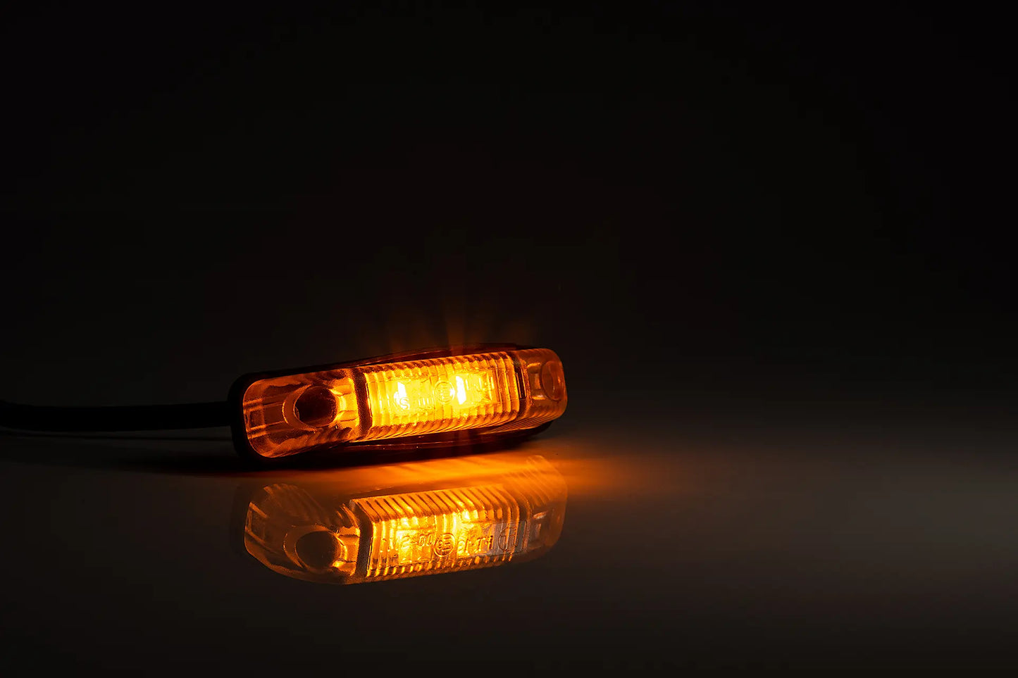 Lampa obrysowa FRISTOM LED żółta FT-013 Z – 12/24V, homologacja E9