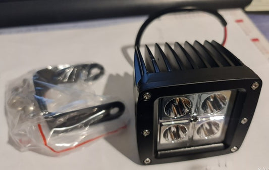 Lampa robocza LED mała 12-24 V — kompaktowe i skuteczne światło robocze